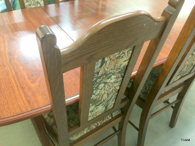 An Extending dining table and 4 chairs - Image 2 of 4