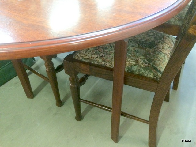 An Extending dining table and 4 chairs - Image 3 of 4