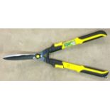 Telescopic hedging shears