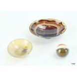 An agate menu holder with 2 small agate bowls