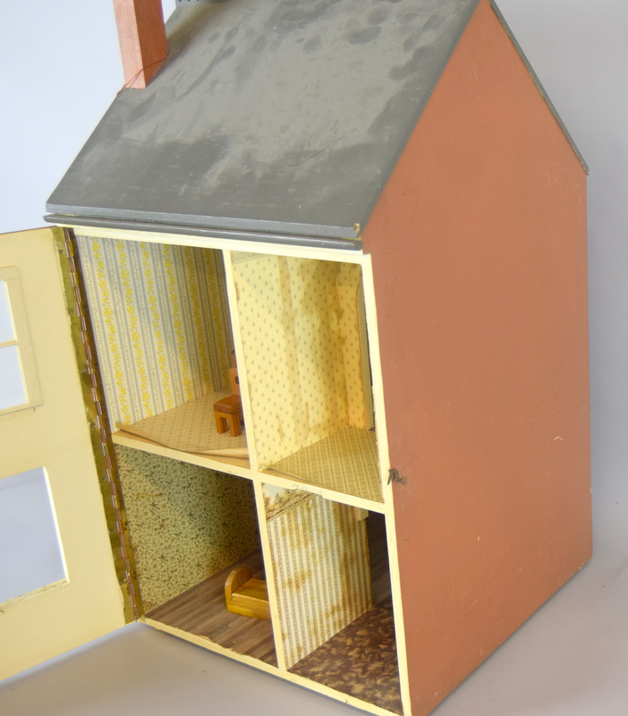 Dolls House Complete with fixtures - Image 5 of 5