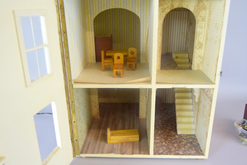 Dolls House Complete with fixtures - Image 3 of 5