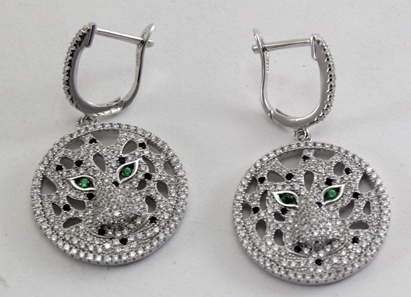 Pair of fine panther earrings with emerald eyes
