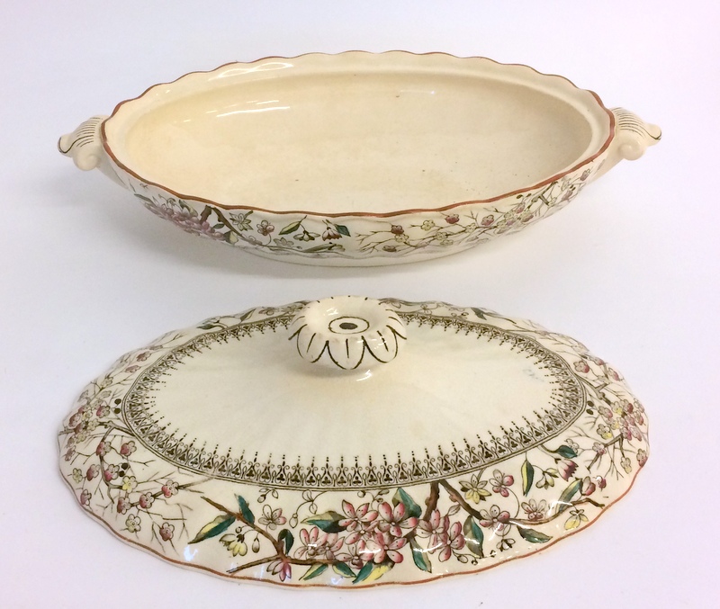 Large quantity of 'Gloucester K and Co Dinner ware to include soup terrines and serving dishes - Image 3 of 10