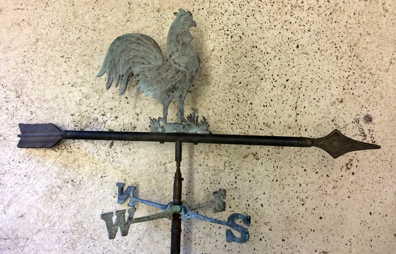 Wrought iron weather vane depicting chickens - Image 2 of 3