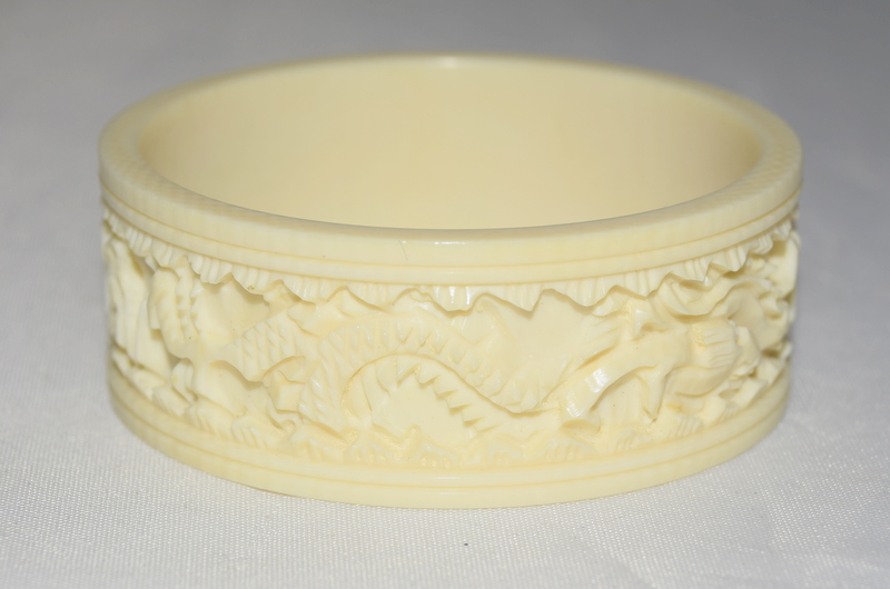 6 ivory carved table napkin rings depicting dragons - Image 3 of 4