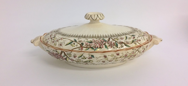 Large quantity of 'Gloucester K and Co Dinner ware to include soup terrines and serving dishes - Image 2 of 10