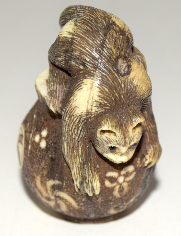 Finely carved ivory Netsuke of a cat on a bowl/jug with signature to the base - Image 2 of 10