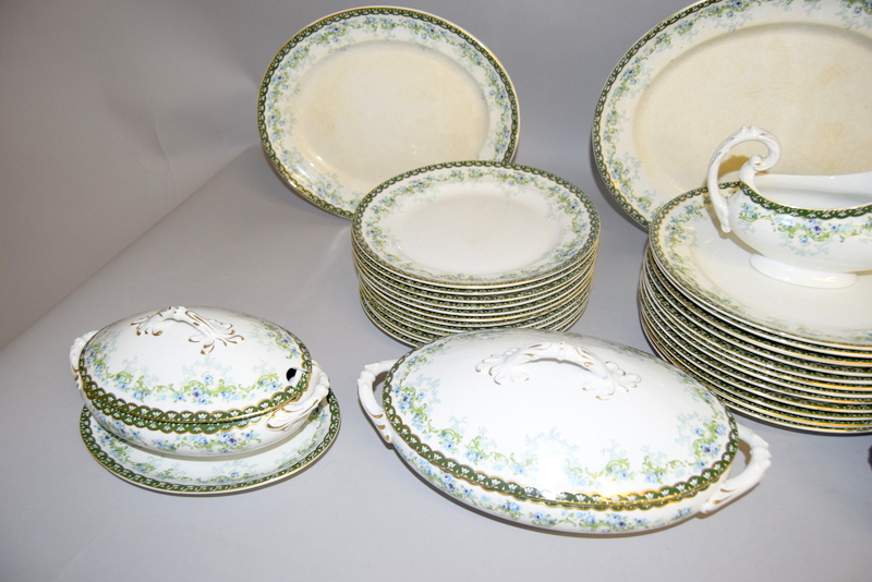 A dinner set including soup tureens dinner plates etc - Image 4 of 5