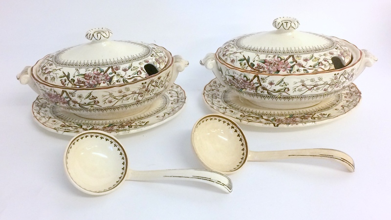 Large quantity of 'Gloucester K and Co Dinner ware to include soup terrines and serving dishes - Image 6 of 10