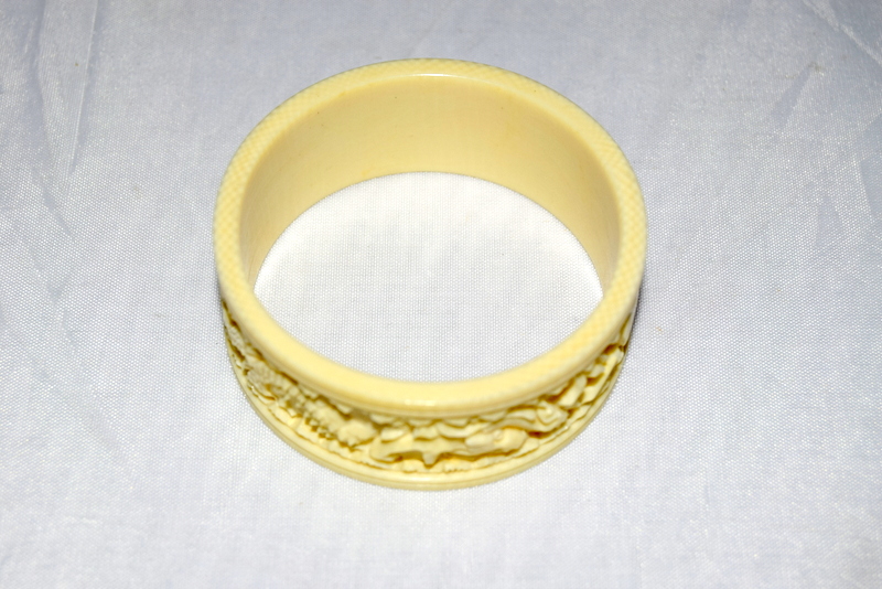 6 ivory carved table napkin rings depicting dragons - Image 2 of 4