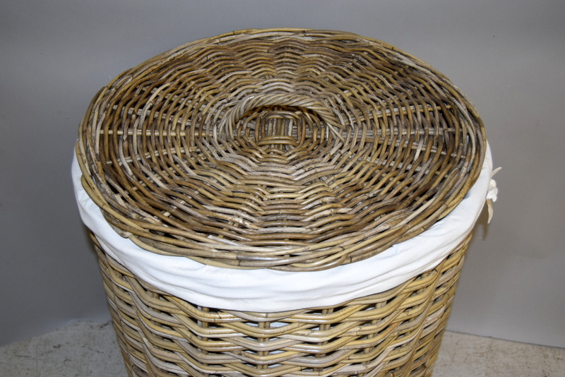 Extra large flat lid grey kubu laundry basket - Image 2 of 5