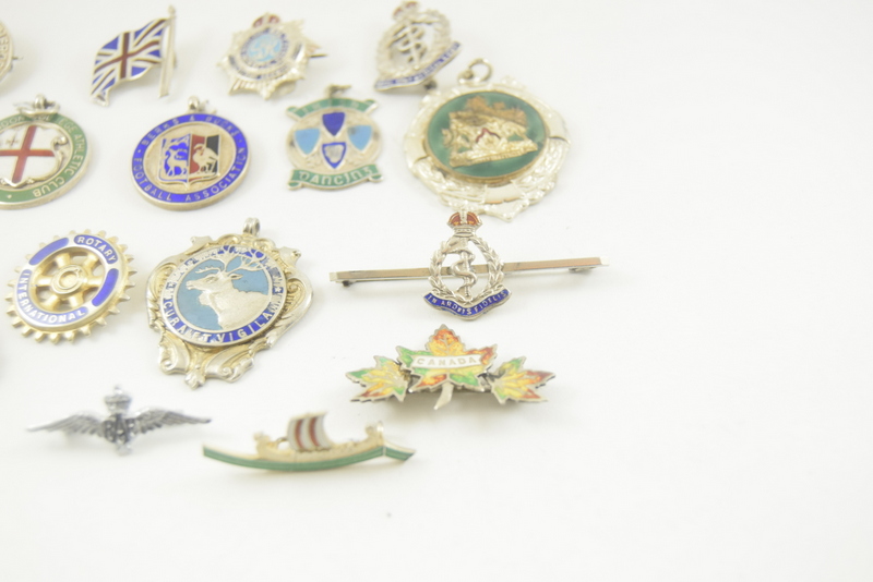 A selection of military badges - Image 3 of 4