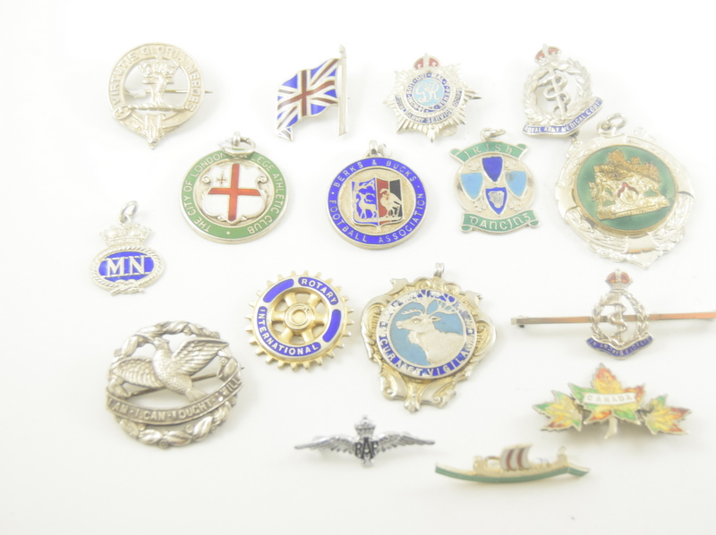 A selection of military badges - Image 4 of 4