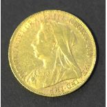 A Victoria Old Head sovereign 1900.