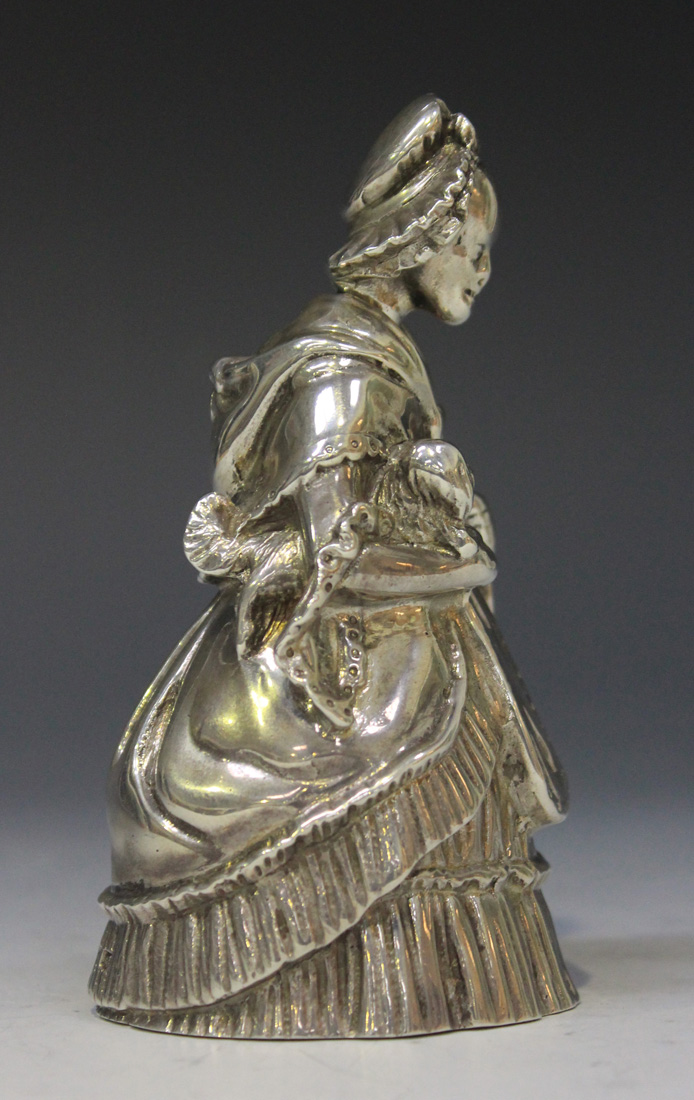 A George V Scottish silver novelty nodding head desk bell in the form of an elderly lady wearing - Image 4 of 6