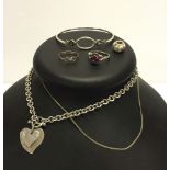 925 silver double heart T bar necklace. Together with 2 small silver rings, one set with pink