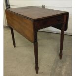 A vintage Pembroke table. 84 x 101cm when extended.