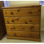 A pine 4 drawer chest of drawers. 91cm wide.