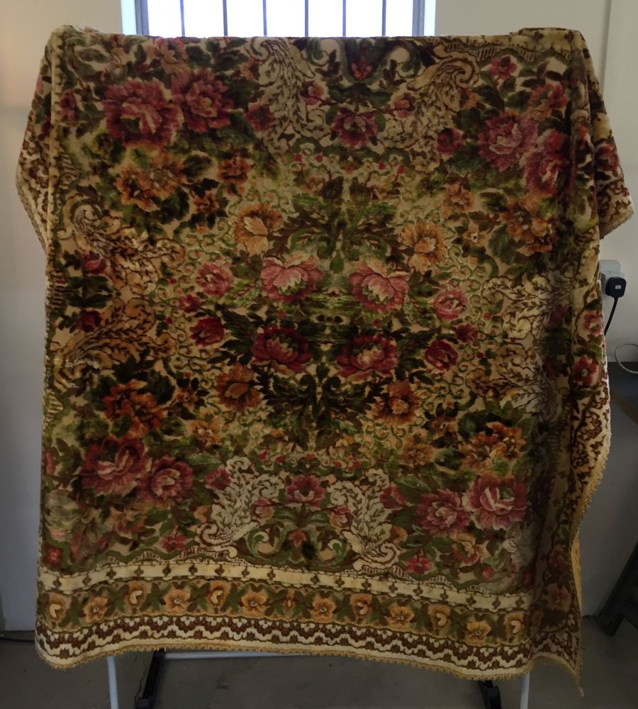 A vintage yellow flower pattern rug. Approx 40 x 70cm.