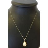 A 9ct gold teardrop pendant on an 18" 9ct gold chain.