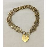 9ct gold gate bracelet with 'padlock' clasp. No safety chain. Approx weight 3.1g.