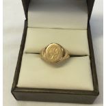 Vintage hallmarked 9ct gold signet ring with oval face engraved 'CY'. Weight approx 4g, size K.