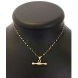 Hallmarked 20" 9ct gold chain with T bar pendant. Total approx weight 3g.