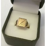 Gents 9ct gold signet ring, half engraved with a galleon, size R. Approx weight 4.8g.