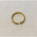 22ct gold wedding band, weight approx 3.4g - Has been cut through.