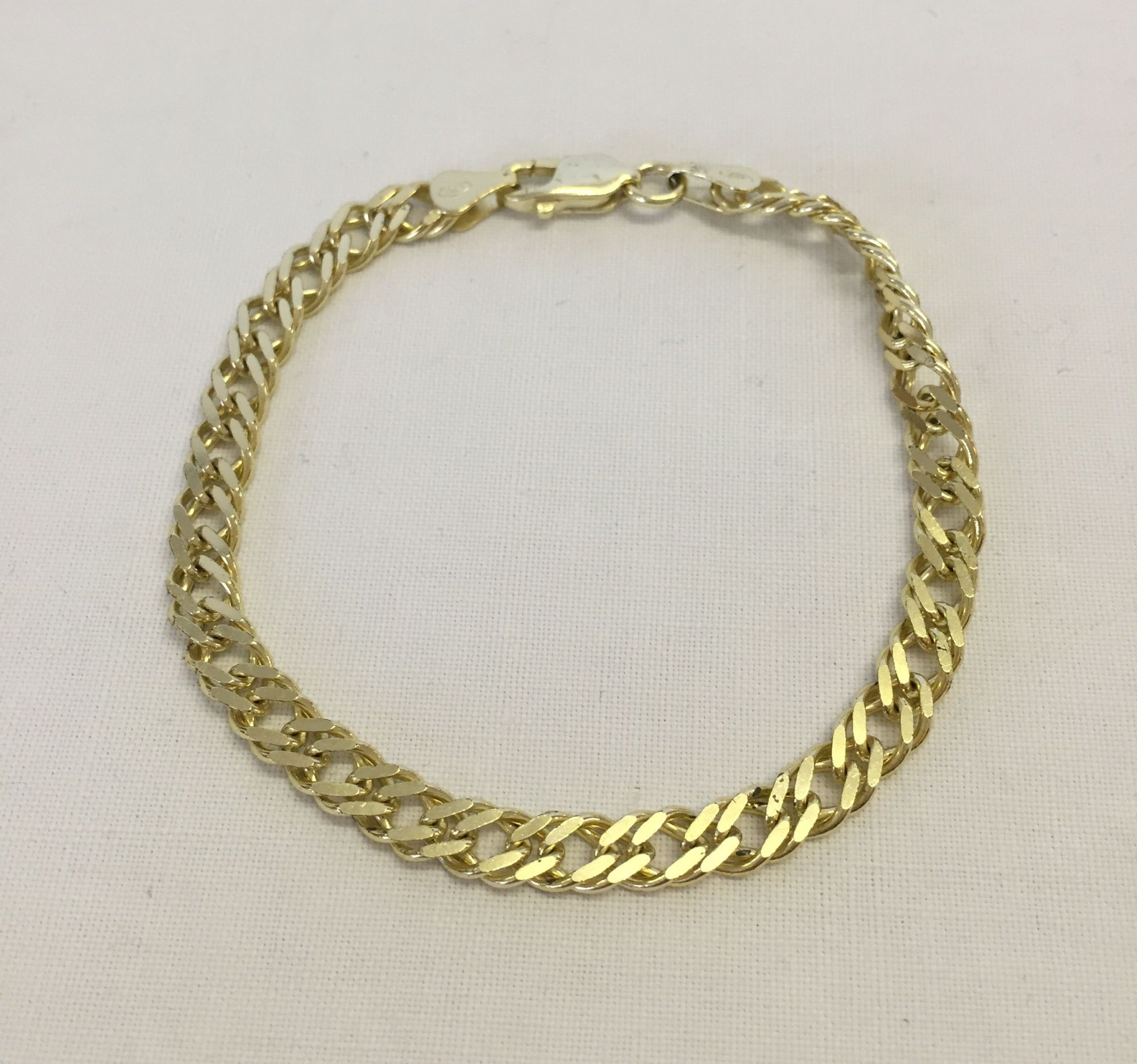 925 silver gilt bracelet with double flat links. Approx 20cm long.