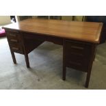 An Abbess vintage desk. 152 x 83cm.