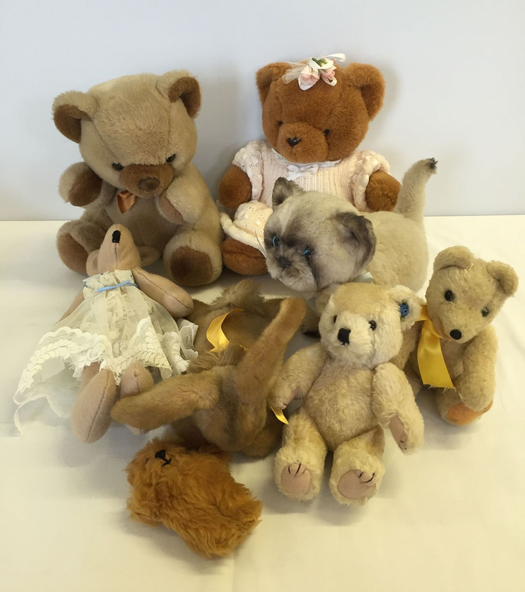 A collection of soft toys to include a Steiff 'Floppy Hausi' rabbit.