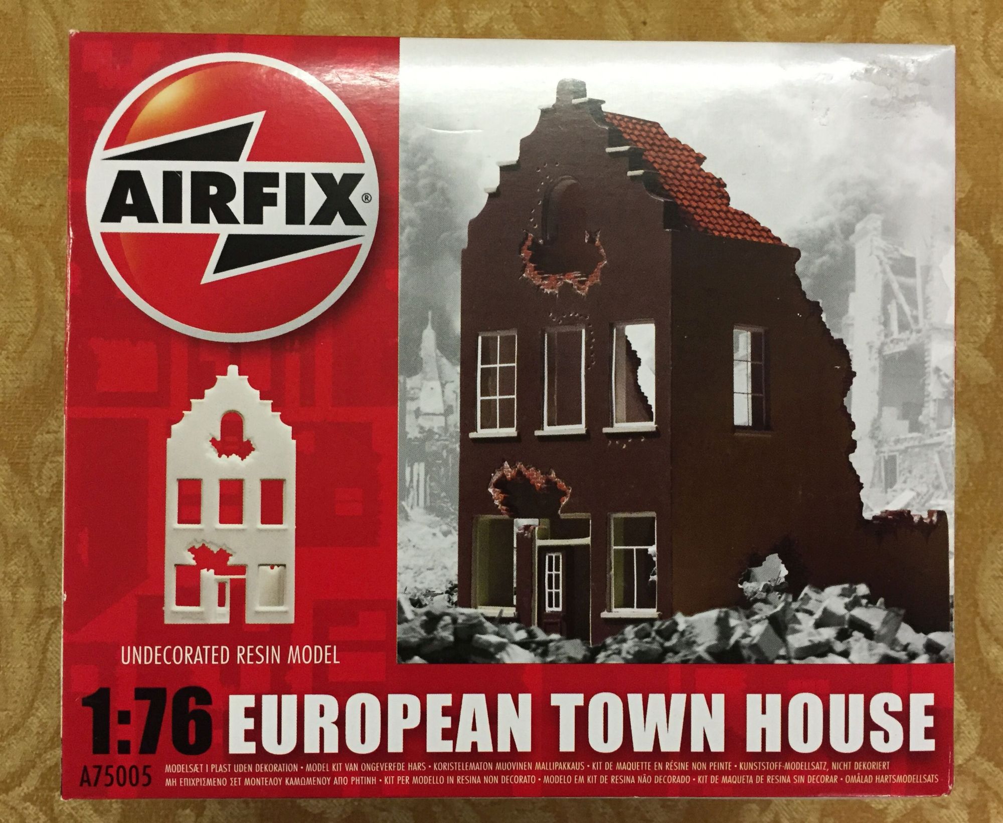 Airfix resin model unpainted in original box 1:76 scale European town house.