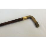 A vintage horn handled walking cane with 18ct gold plated collar.