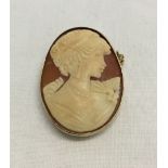 A 9ct gold mounted cameo brooch/pendant. Approx 7.4g