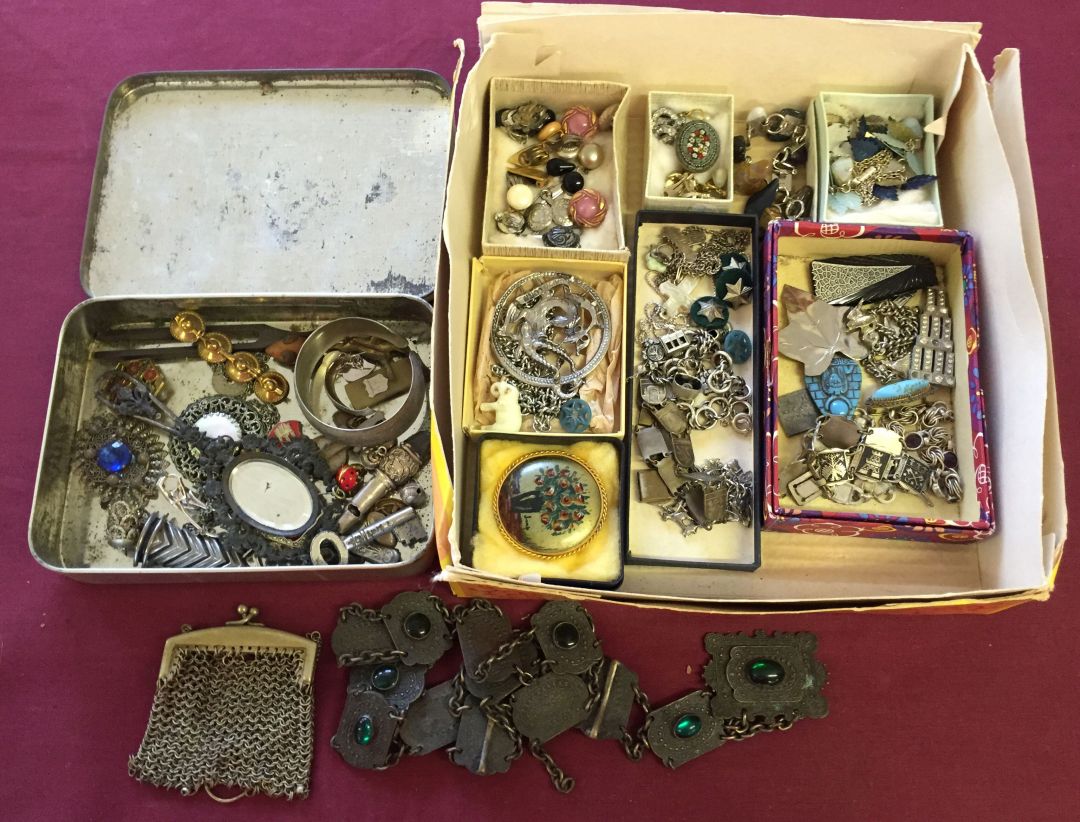 A quantity of mixed costume jewellery, cufflinks buttons and misc odds.