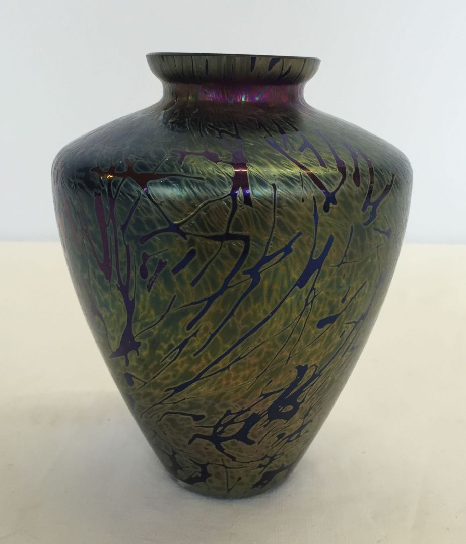 A John Ditchfield style irridesent glass vase approx 13.5cm high, small firing fault in glass