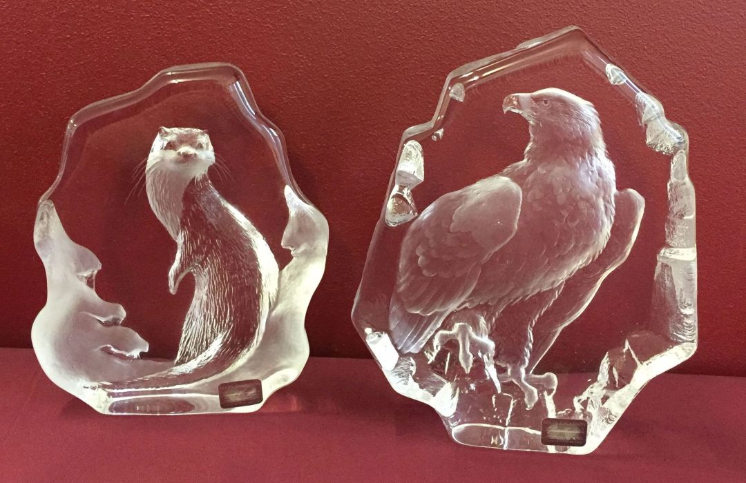 2 Scandinavian art glass figures by Mats Jonasson. Crystal sculptures of an Otter and an Eagle.