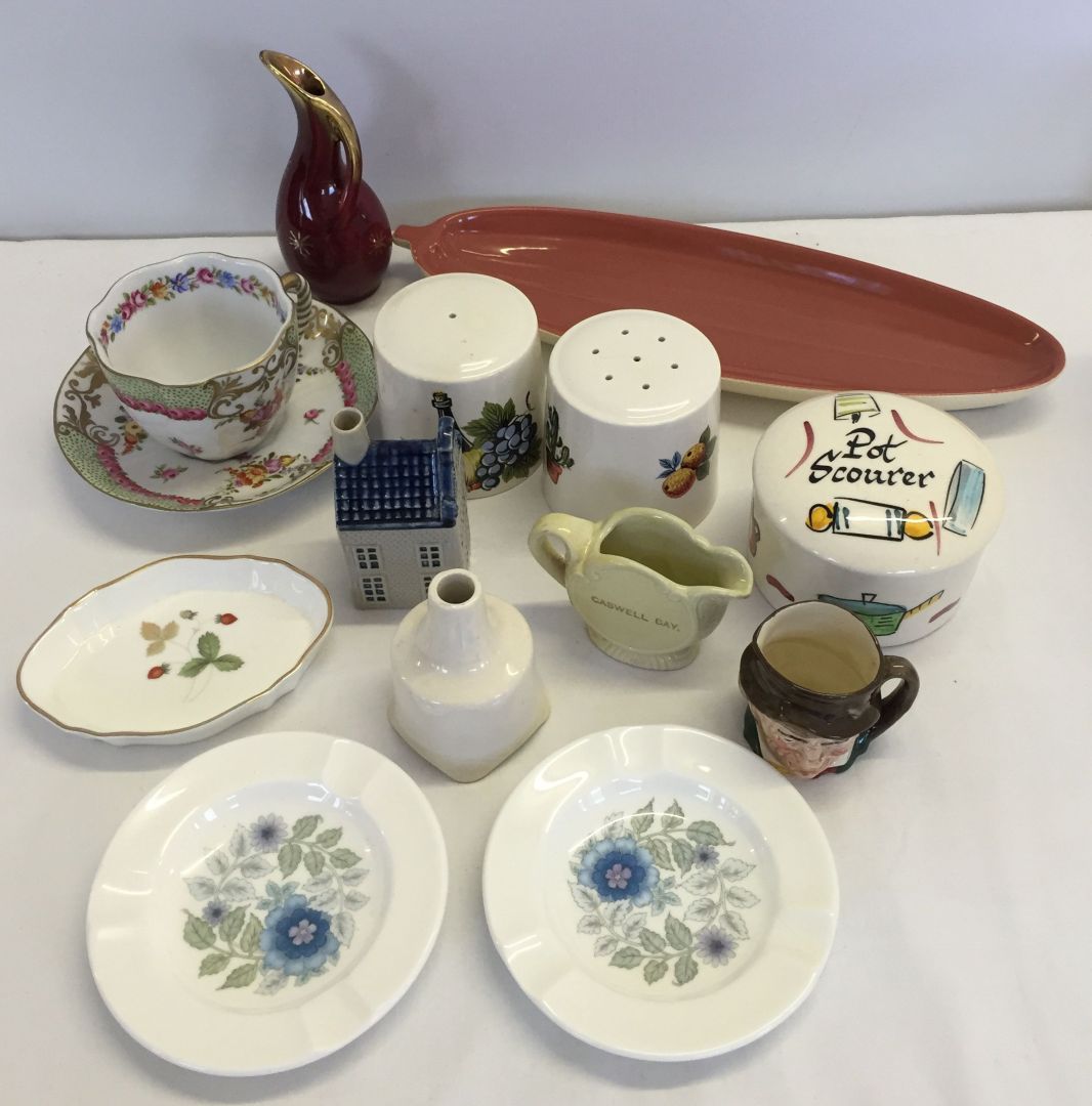 A quantity of small ceramic items to include Poole, Wedgewood and Royal Doulton.