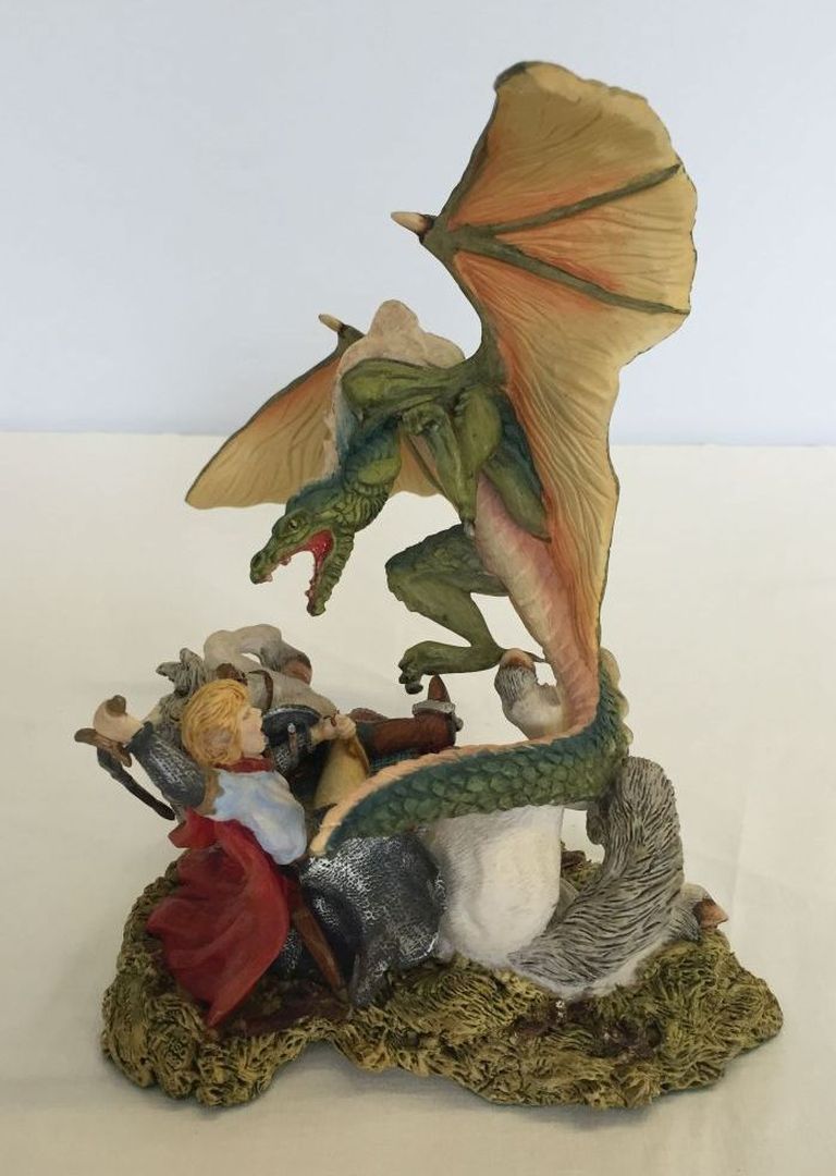 2000 annual piece by Enchantica " Battle for Freedom " complete with certificate, approx 20cm tall