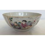 A large antique Chinese hand painted bowl, circa late 18th/early 19th century. Approx 26cm diameter.