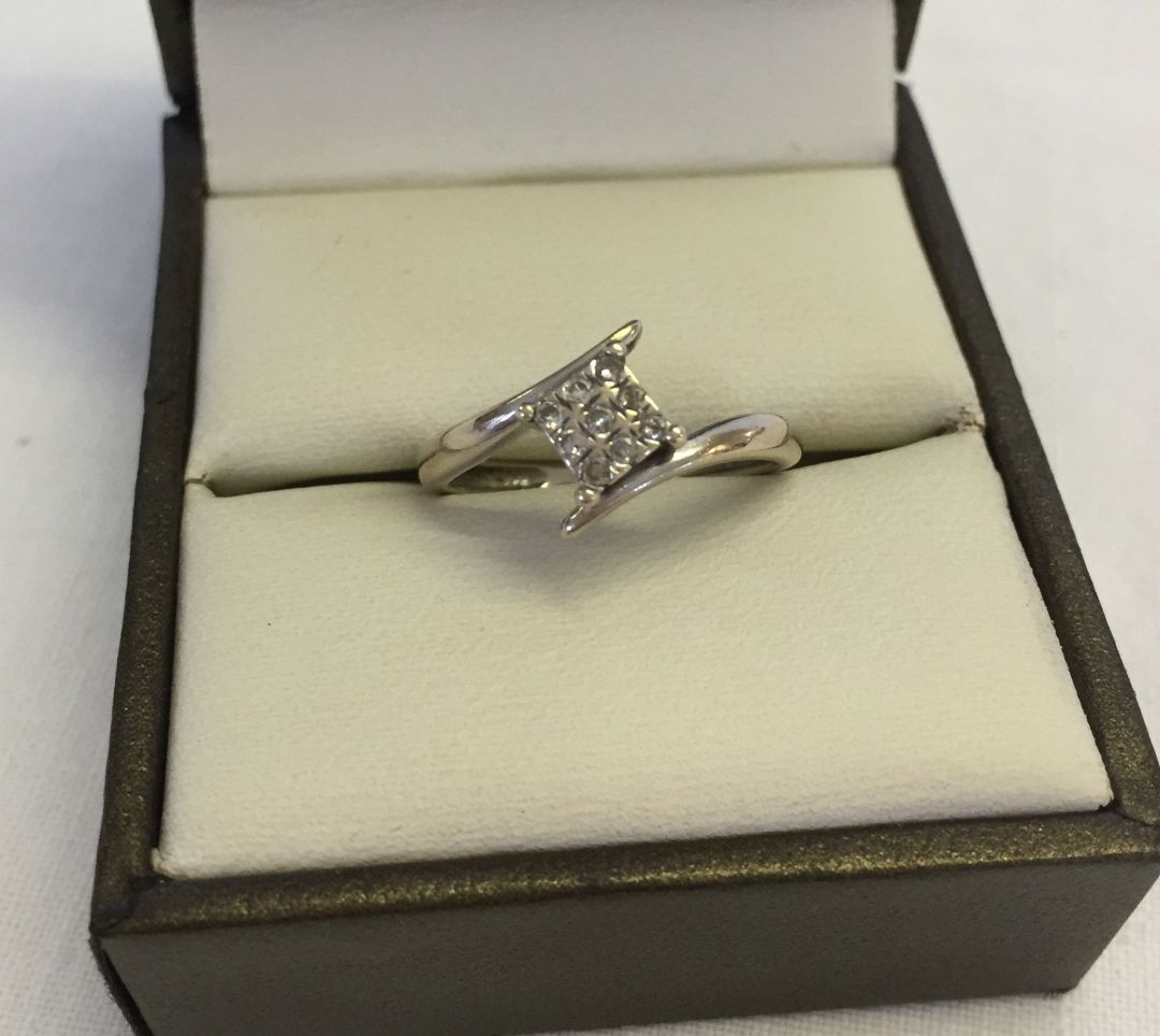 A 9ct white gold and diamond ring, size K, total weight approx 1.9g. Central square shaped panel set