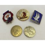 5 badges & coins comprising Butlins 1966 Skegness seagull badge, A Butlins Beaver club badge, a