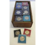 100 various Elizabeth II commemorative crowns in clear plastic slide top cases.