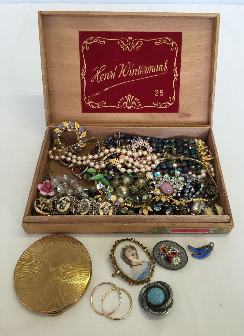 A cigar box (Wintermans) containing quality vintage costume jewellery including Pierre Cardin and