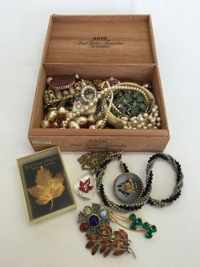 A wooden cigar box (Agio) containing a quantity of vintage costume jewellery.