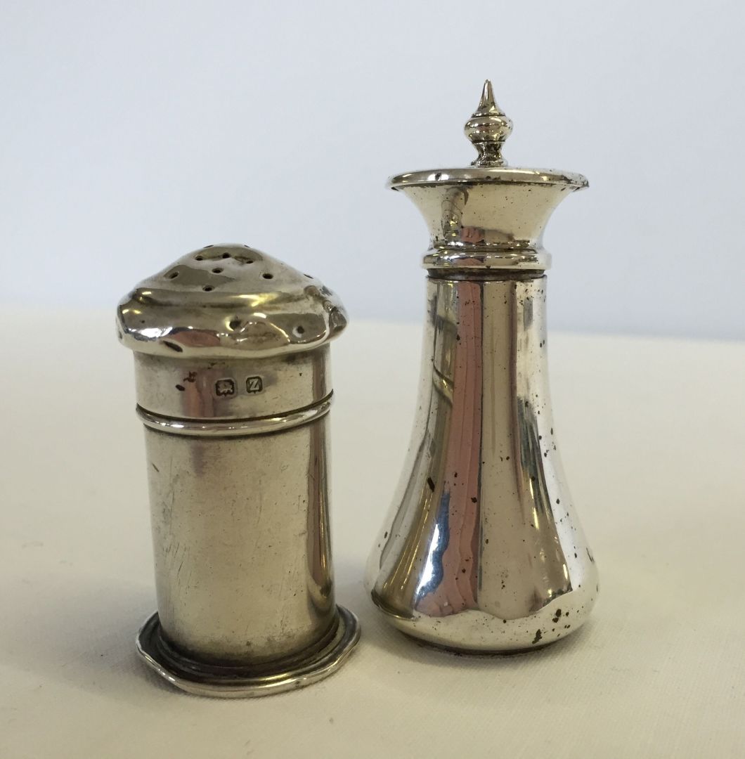 2 silver pepperettes, both with Birmingham hallmarks - one 1922, the other 1924.