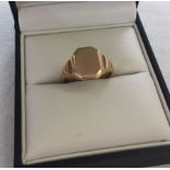 Gents 9ct gold hallmarked signet ring with blank front. Size Q, weight approx 4.7g.