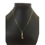 Ladies 9ct gold hallmarked necklace with ball & tassle design. Approx weight 3g.